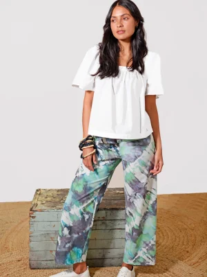 Shibori-dyed pants with a watercolor effect in green and purple hues, created by Lava on sustainable fabric.
