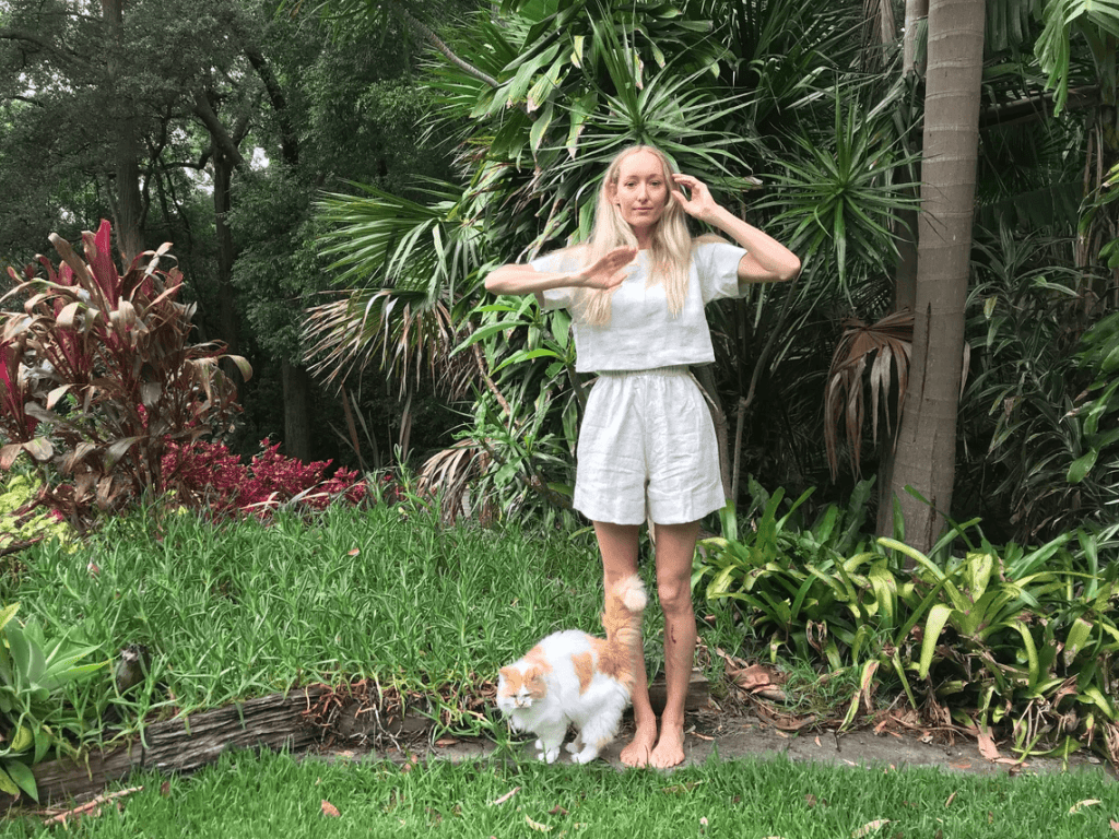 White linen two-piece set with boxy top and high-waisted shorts, made to order by Fargeland in a natural, relaxed style