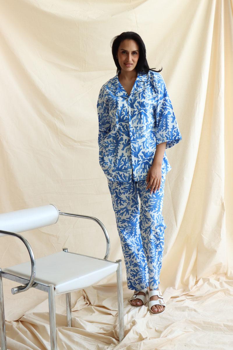overall coral print in blue and white, the linen blend set has a revere collar button down shirt and drop shoulder 3/4 sleeves.