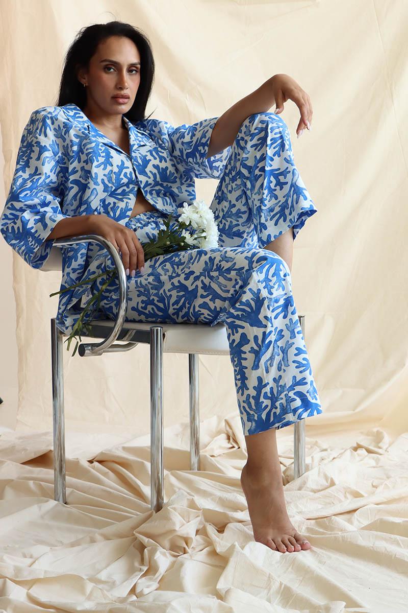 overall coral print in blue and white, the linen blend set has a revere collar button down shirt and drop shoulder 3/4 sleeves.